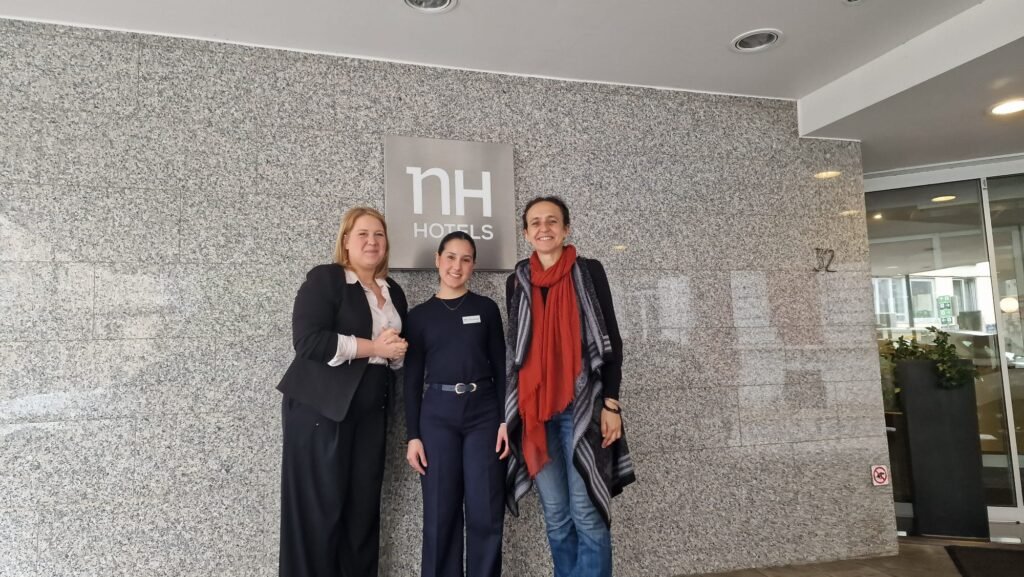 profesora Rosa y personal de nh hotels